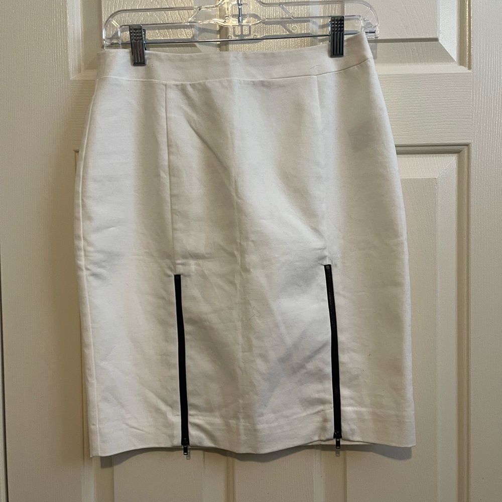 Worthington White Pencil Skirt with Black Zippers